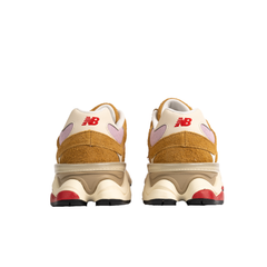 New Balance 9060 - Beige Pink