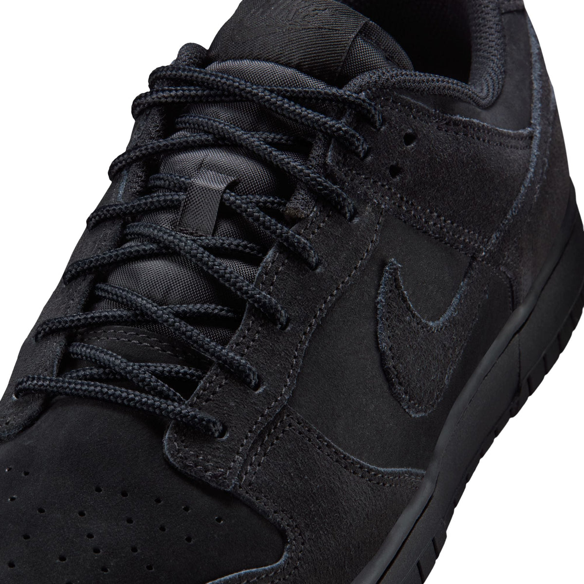 NIKE DUNK LOW RETRO SE - BLACK ON BLACK